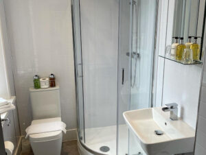 Pannet - Shower - www.arundelhousehotel.co.uk